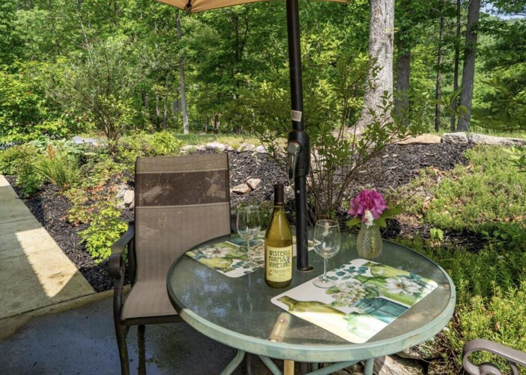 Mockingbird Mountain Spa And Retreat Luray Exterior photo