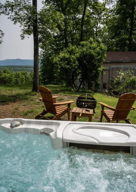 Mockingbird Mountain Spa And Retreat Luray Exterior photo